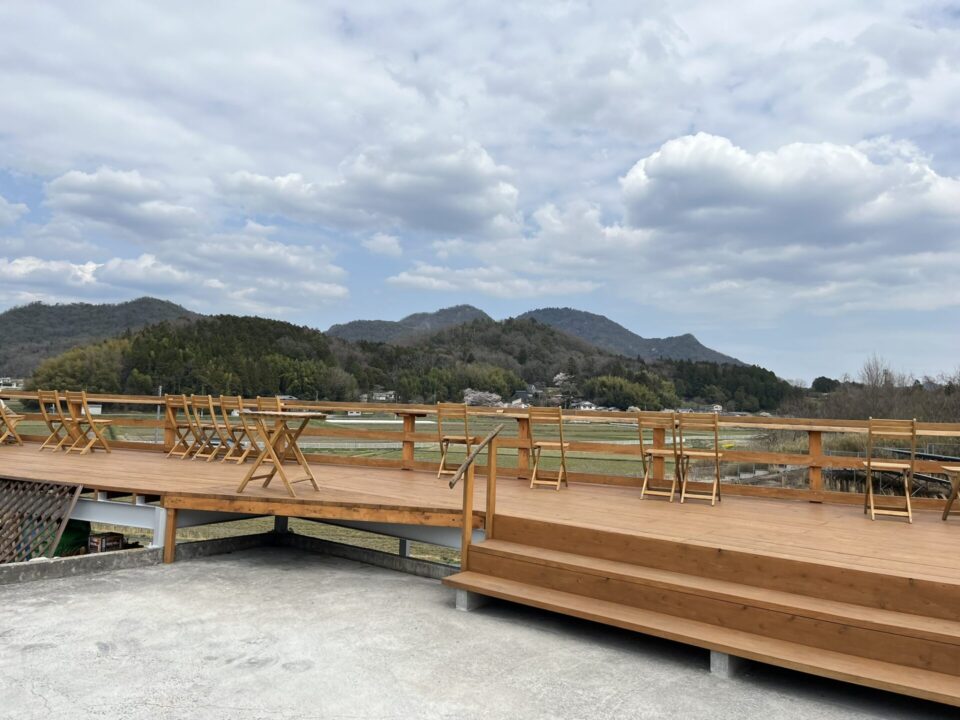 三田見野屋のテラス席