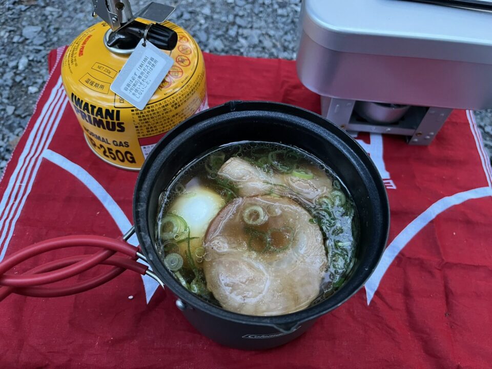 「杜のテラス」キャンプ場 夕飯のラーメン