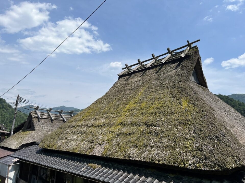 「美山かやぶきの里」にある茅葺屋根の民俗資料館
