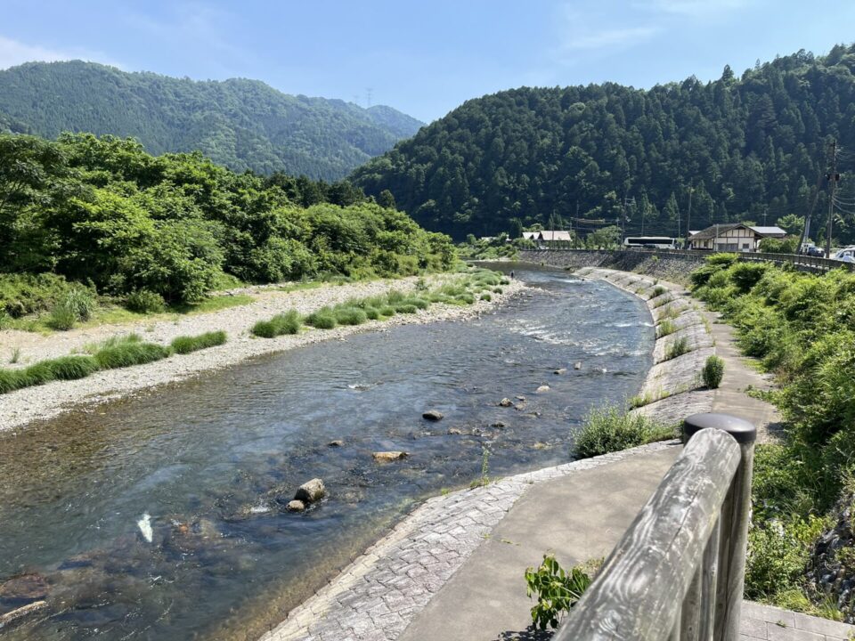 「美山かやぶきの里」 由良川