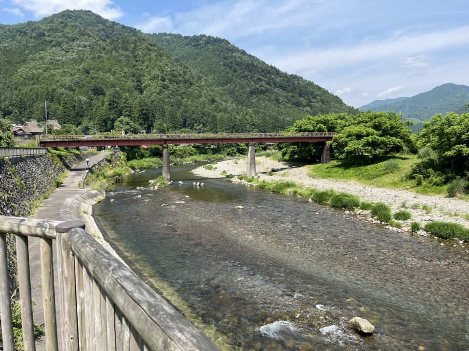 「美山かやぶきの里」 由良川