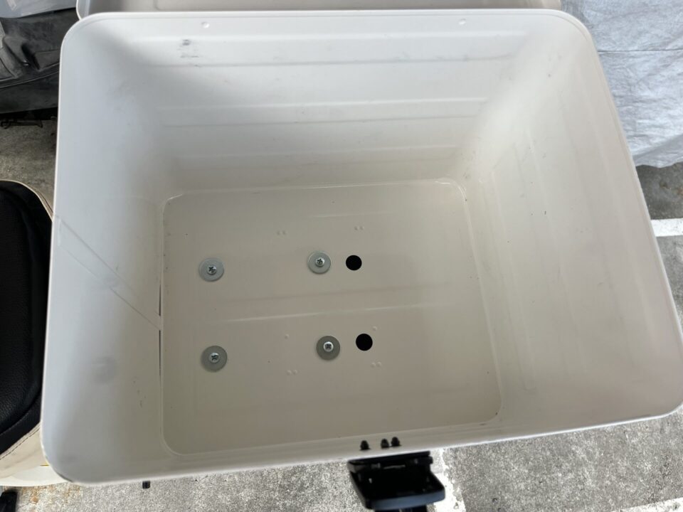 Hondaラゲージボックスの底面