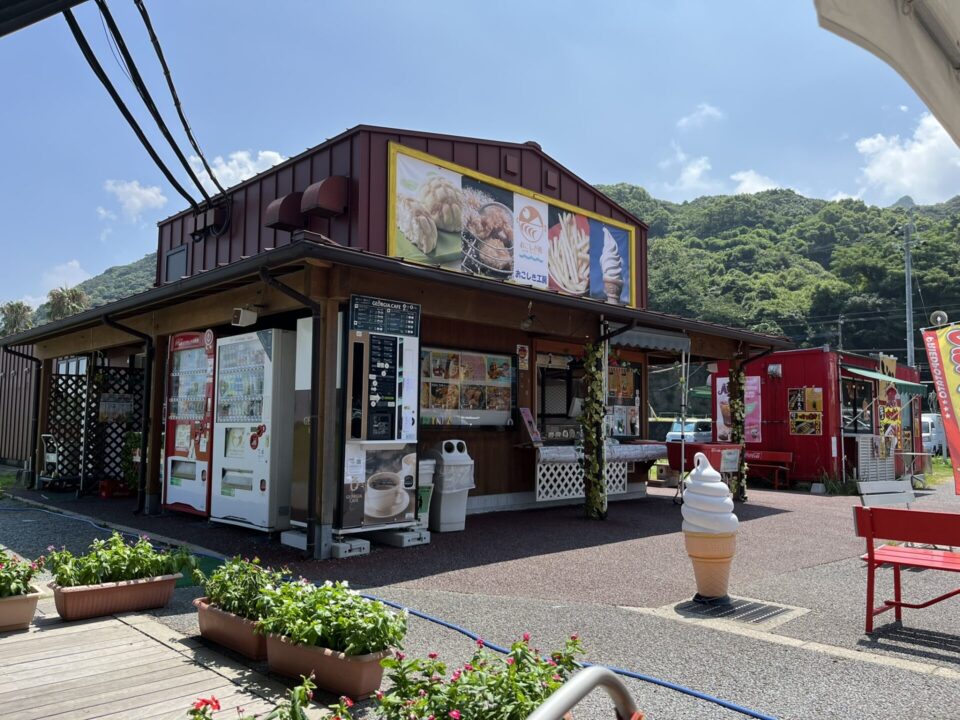 道の駅「宇土マリーナ」で注文した「デコマリンソフトクリーム」