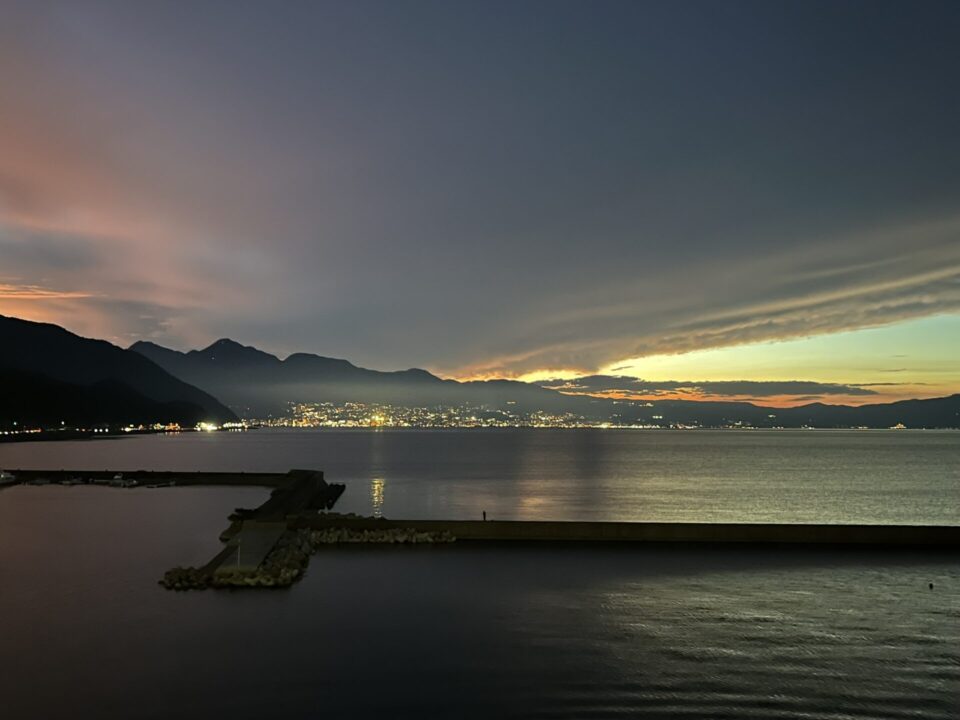 「フェリーさんふらわあ」から眺める夕暮れ時の西大分港