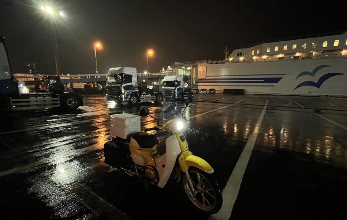 小樽港とスーパーカブ