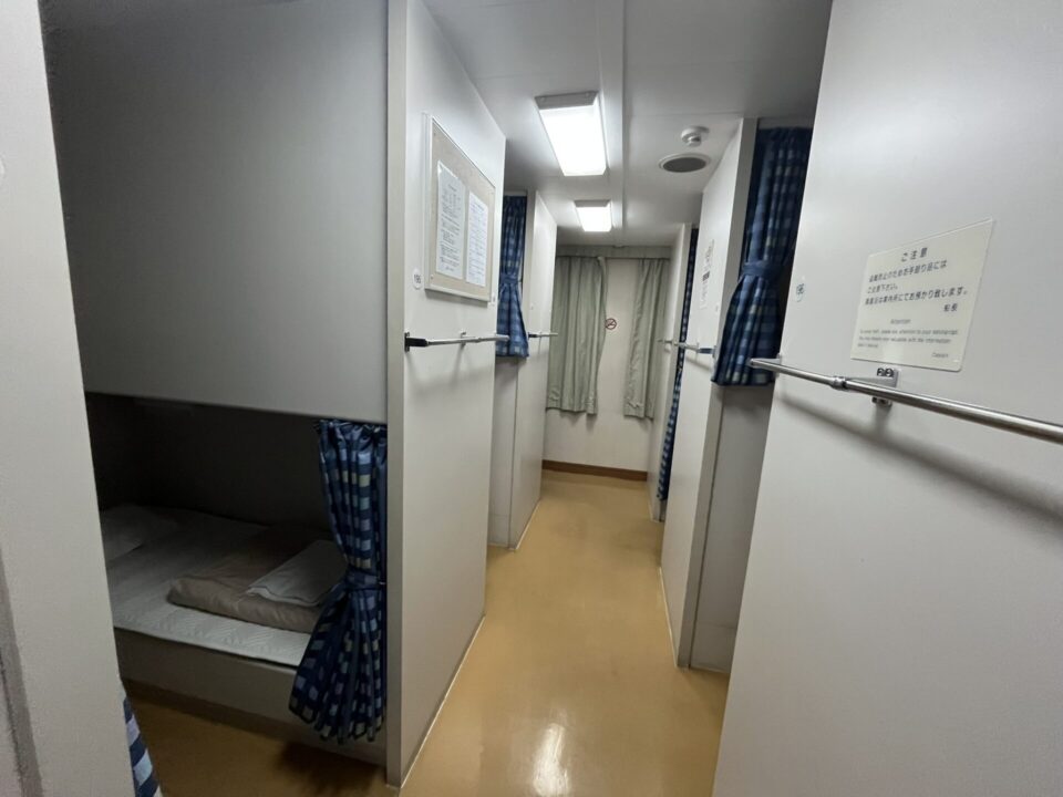 新日本海フェリーの船内 ツーリストA