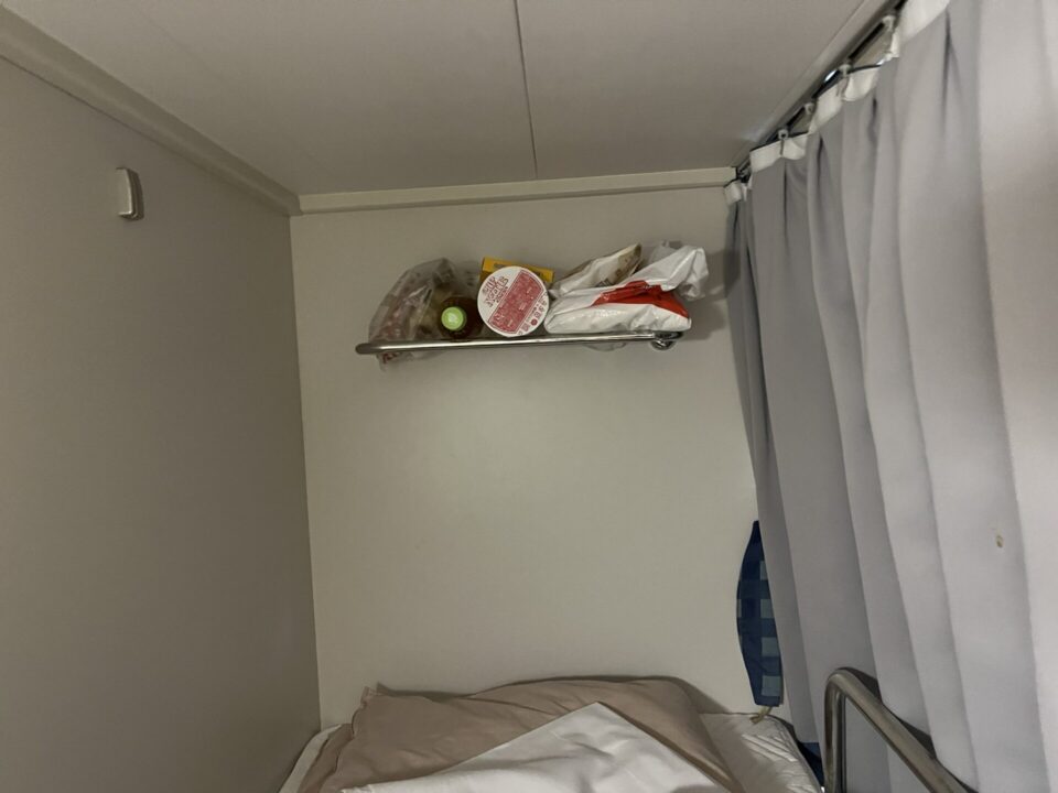 新日本海フェリーの船内 ツーリストA