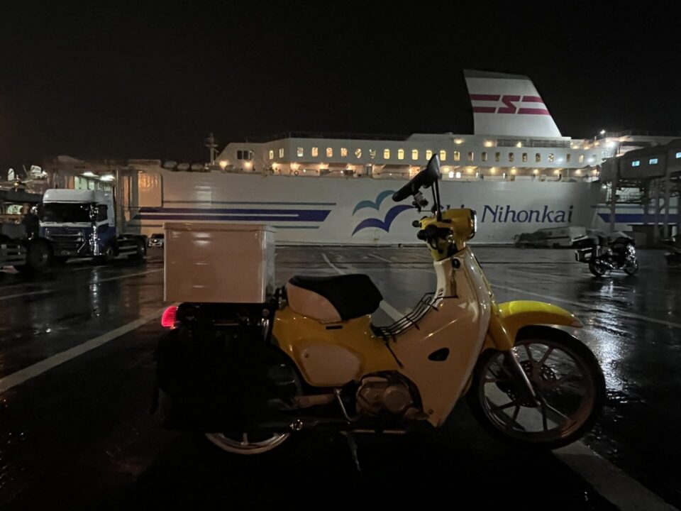 小樽港とスーパーカブ