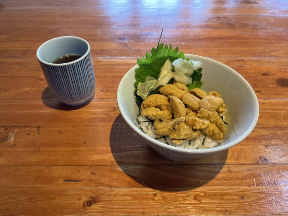 「魚常 明田商店」の、ミニ生うに丼