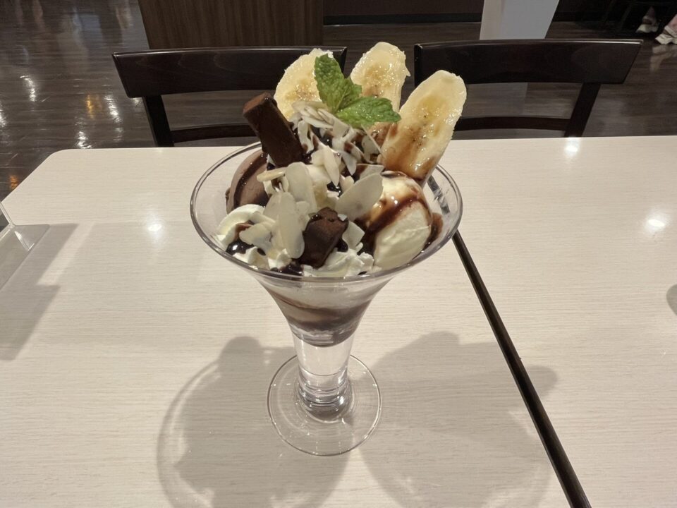 雪印パーラー 札幌本店の生チョコバナナパフェ