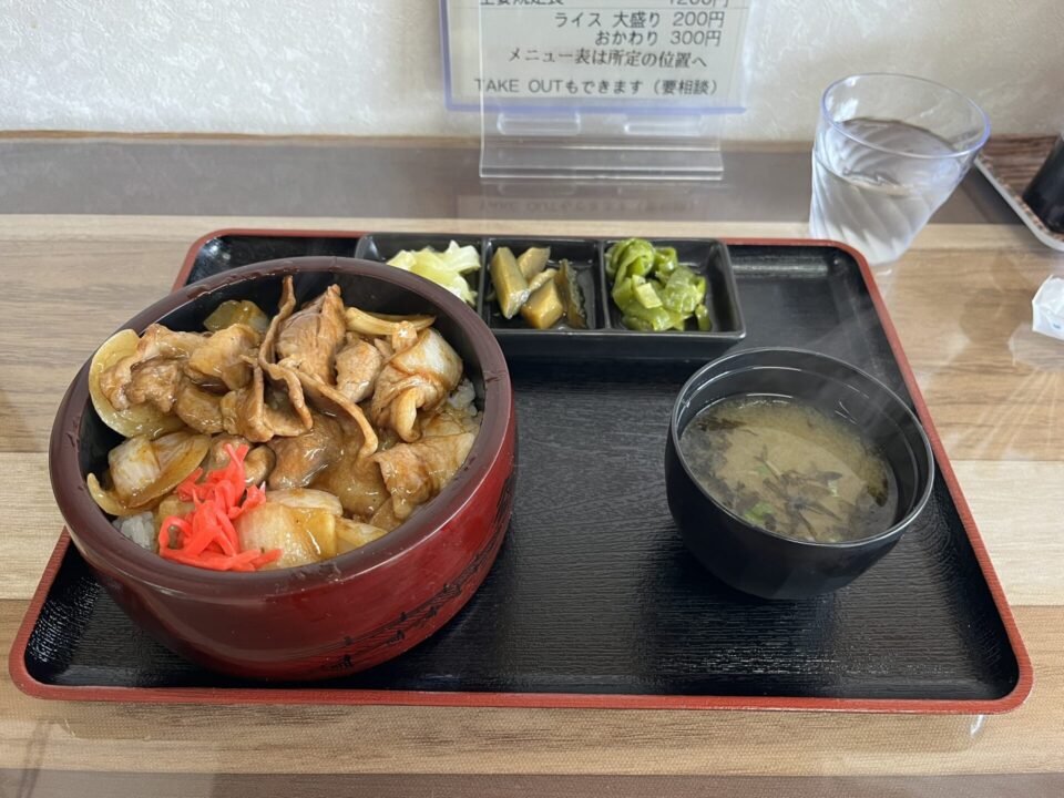 「道の駅 ニセコビュープラザ」にあるお食事処「すえひろ」の豚丼