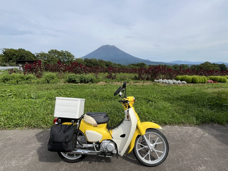 スーパーカブ110と羊蹄山