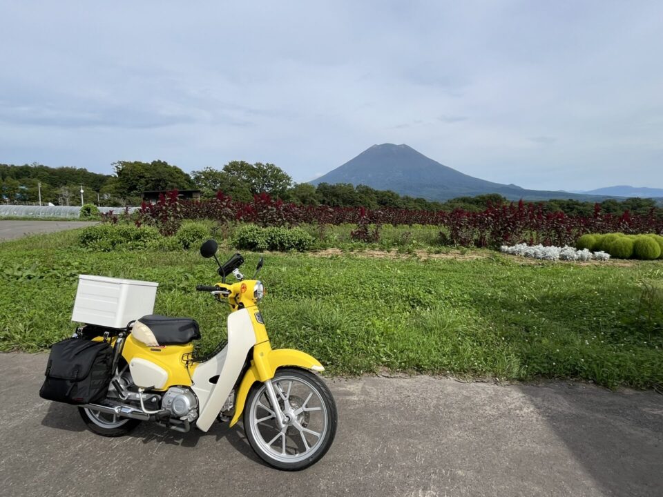 スーパーカブ110と羊蹄山