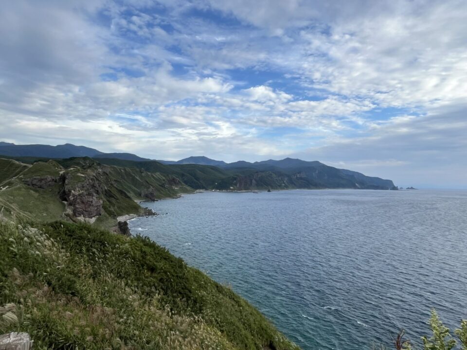 神威岬への遊歩道から見える日本海