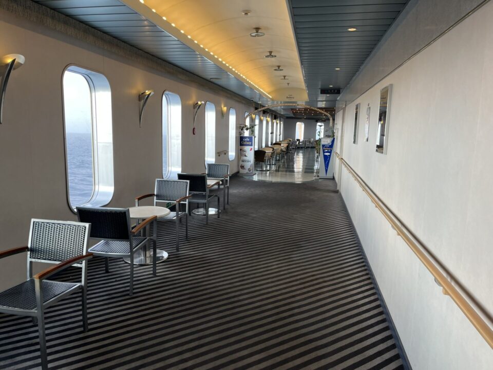 新日本海フェリーの船内 ラウンジ