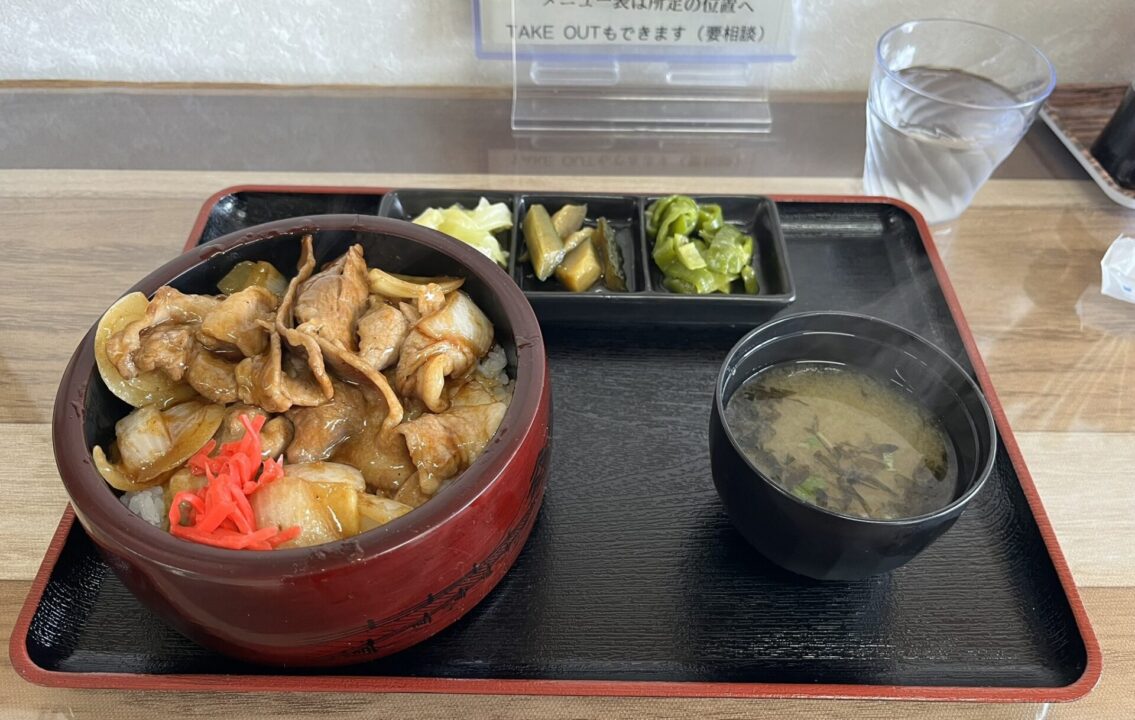 「道の駅 ニセコビュープラザ」にあるお食事処「すえひろ」の豚丼