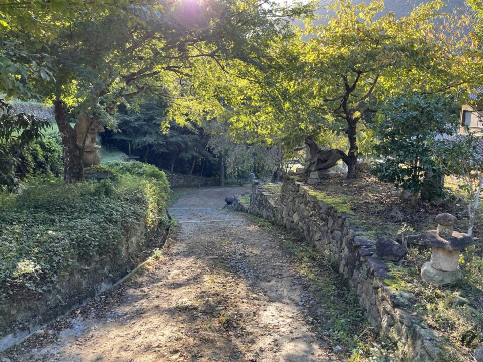 「Secret Fort」 入口の坂
