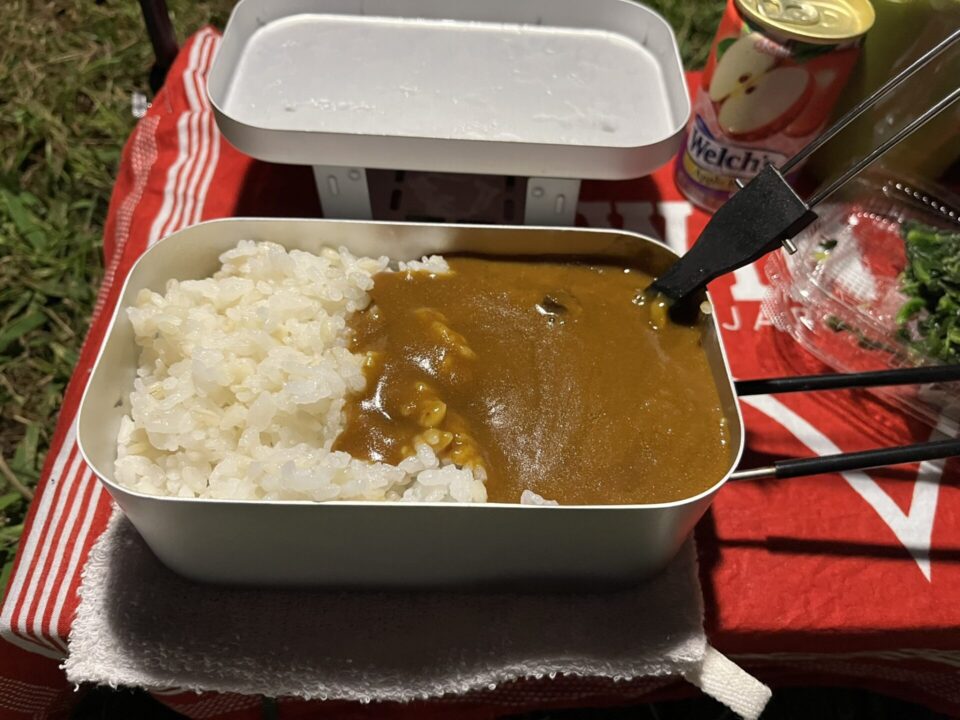 「Secret Fort」 晩御飯のレトルトカレー