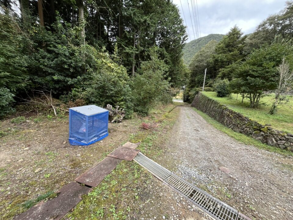「Secret Fort」 ごみステーション