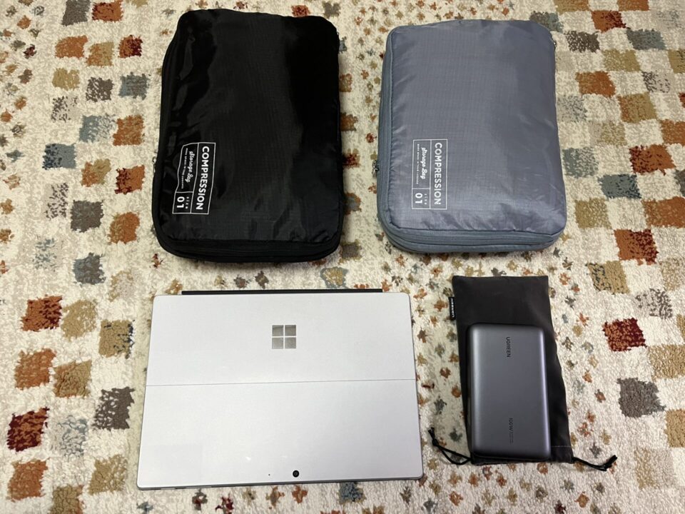 キャンプに持っていく着替えとノートパソコン