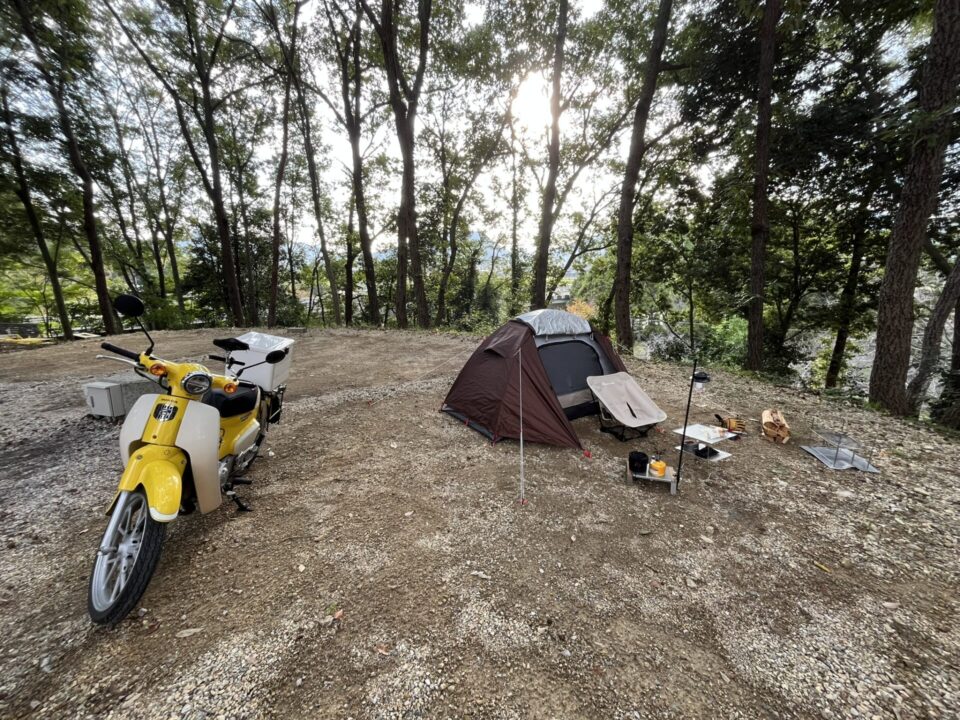 日本のへそ キャンプ場」 ソロサイト S3 スーパーカブとテント