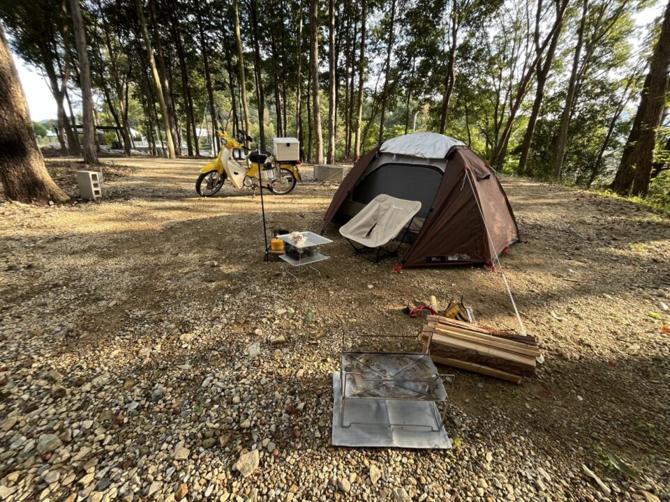 日本のへそ キャンプ場」 ソロサイト S3 スーパーカブとテント
