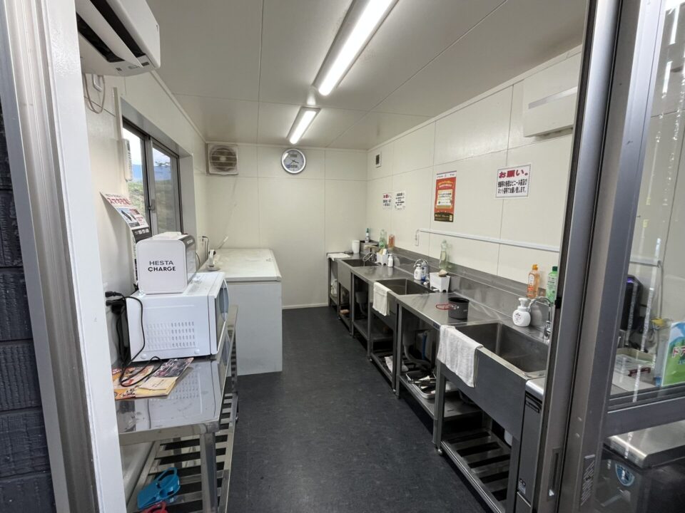 「日本のへそ キャンプ場」 炊事場