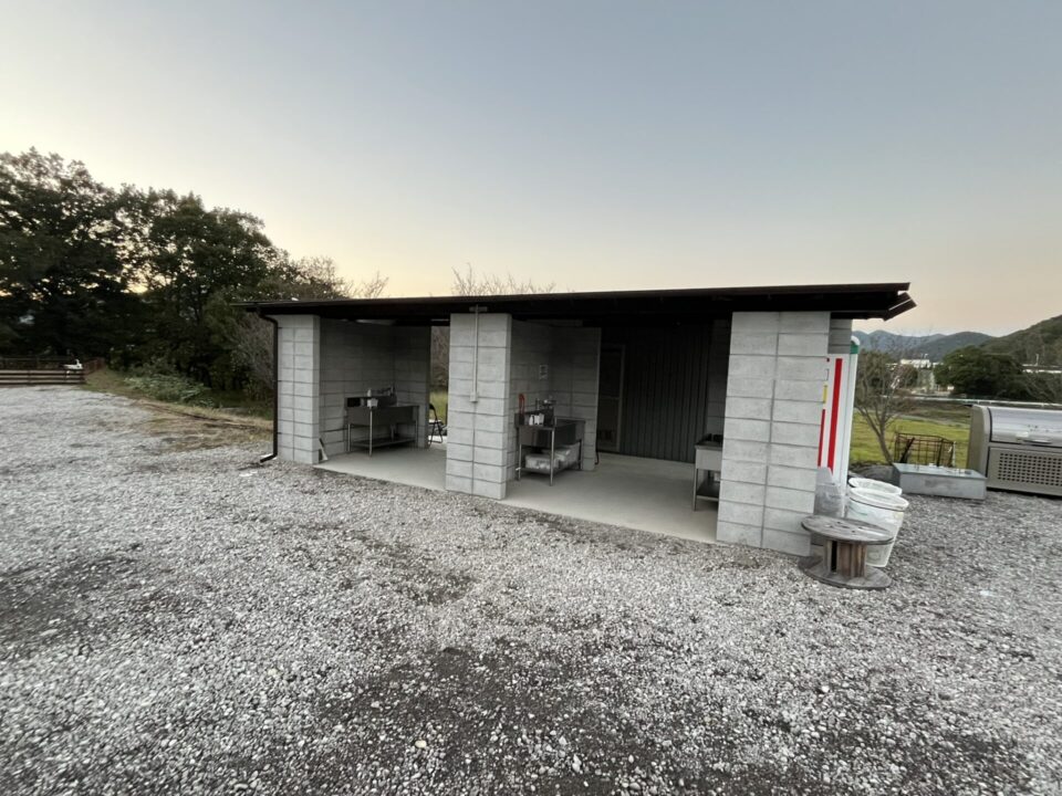 「日本のへそ キャンプ場」 炊事場