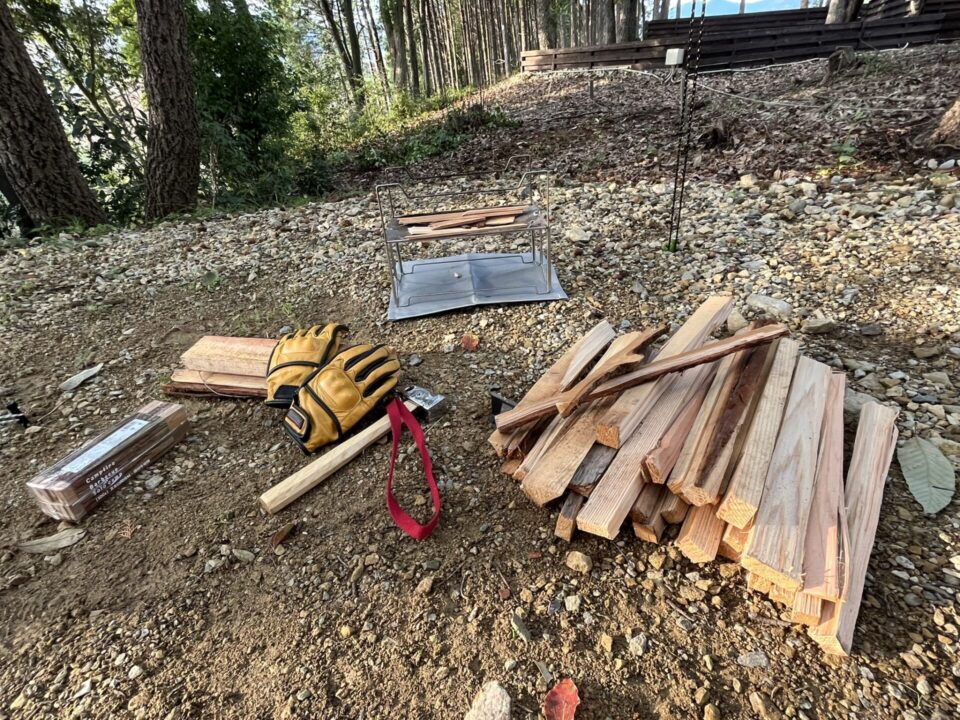 置き型の薪割りクサビで薪割り