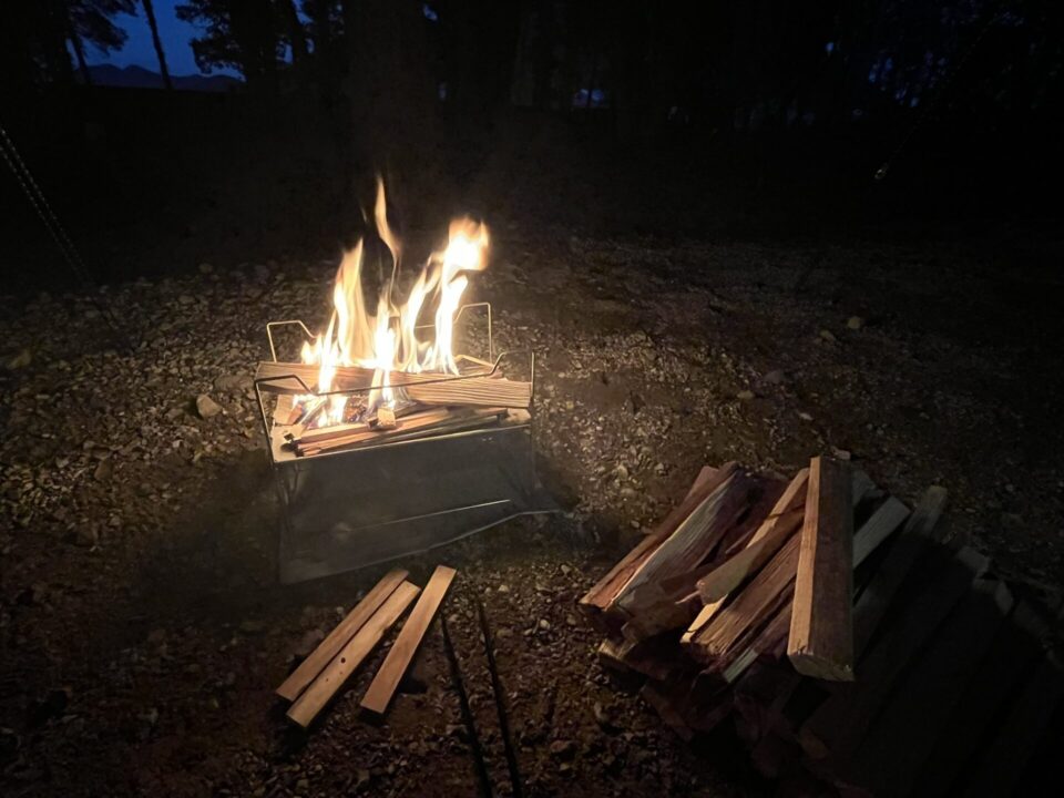 日本のへそ キャンプ場」 ソロサイト S3 焚火