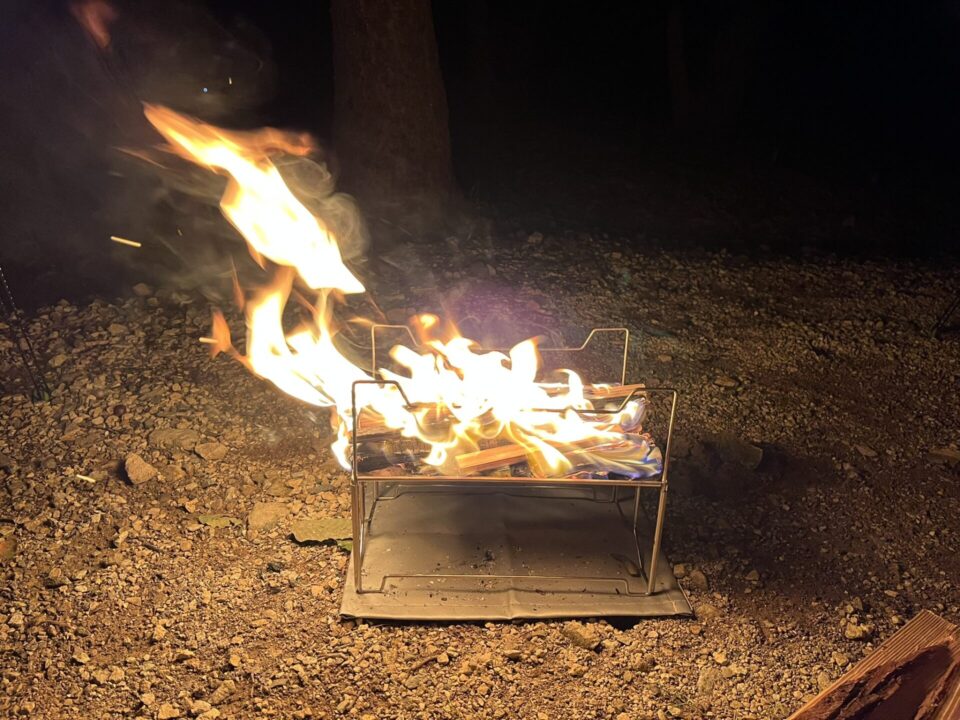 日本のへそ キャンプ場」 ソロサイト S3 焚火