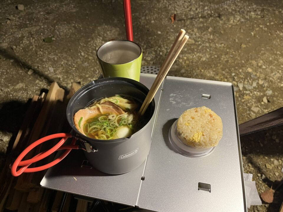 日本のへそ キャンプ場」 ソロサイト S3 夕飯のラーメン