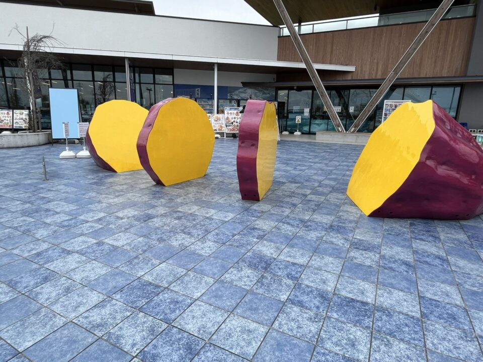 道の駅「くるくるなると」 サツマイモのオブジェ