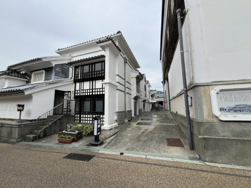 徳島県 江戸時代から昭和初期にかけて建てられた建造物が立ち並ぶエリア「うだつの町並み」