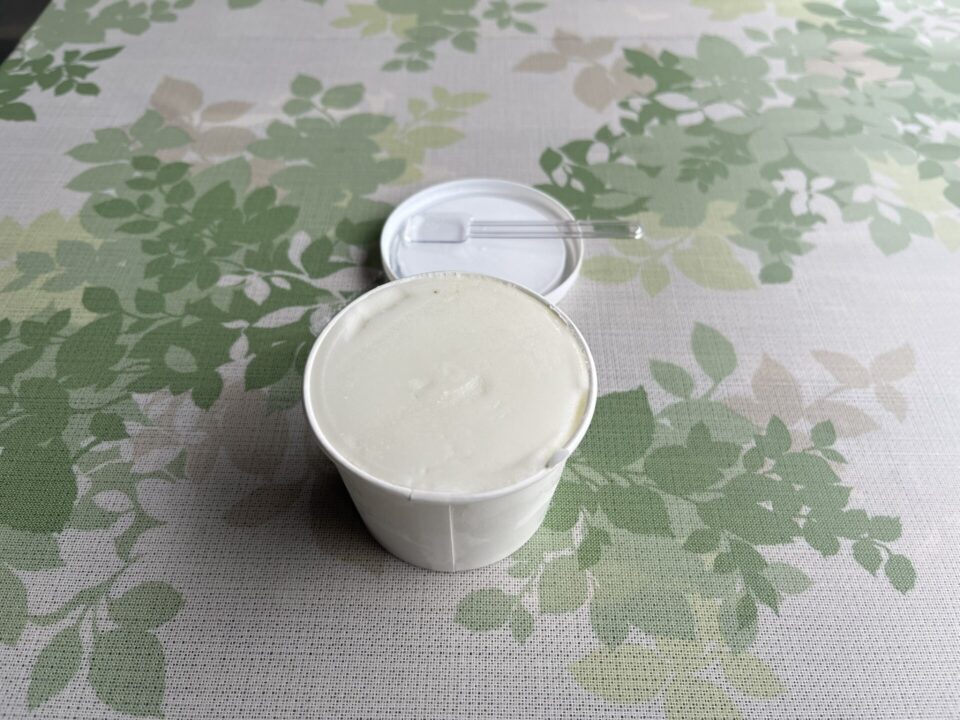 道の駅「藍ランドうだつ」で買った、徳島県の特産品「すだち」を使ったアイスクリーム