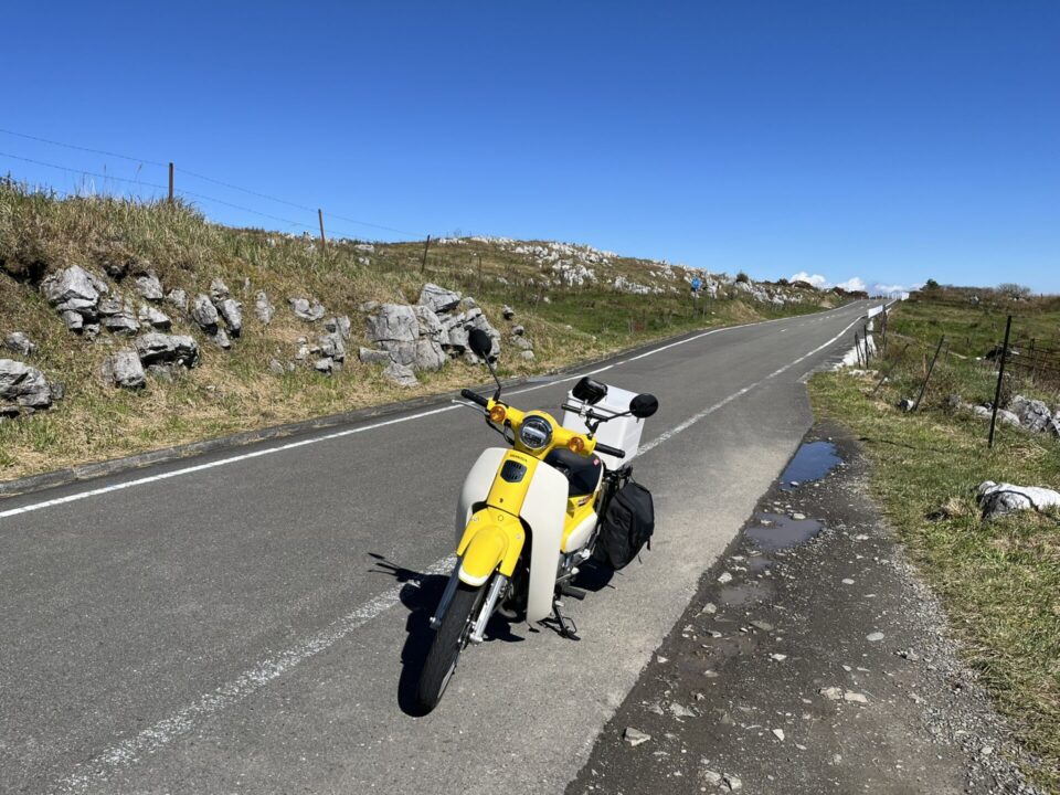 四国カルスト スーパーカブ