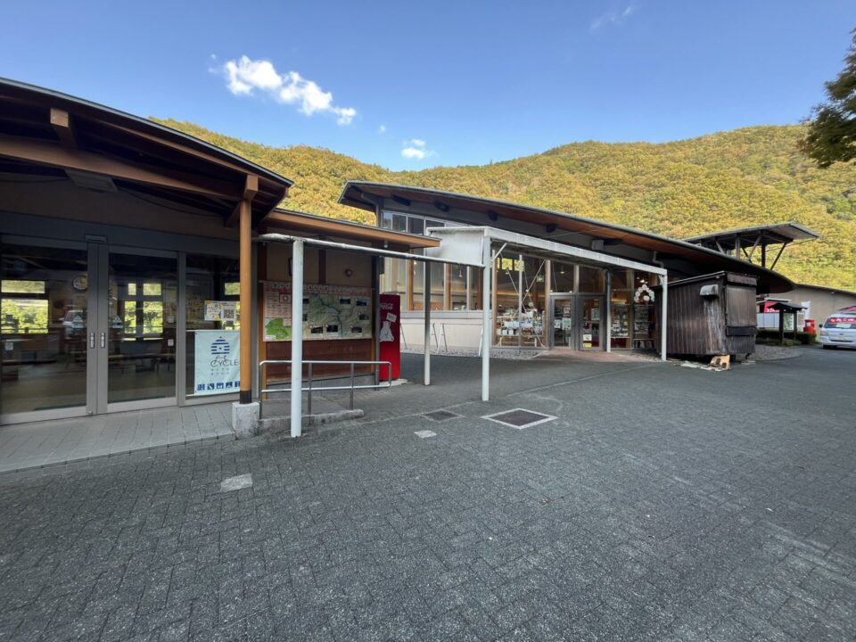 「道の駅 清流の里ひじかわ」