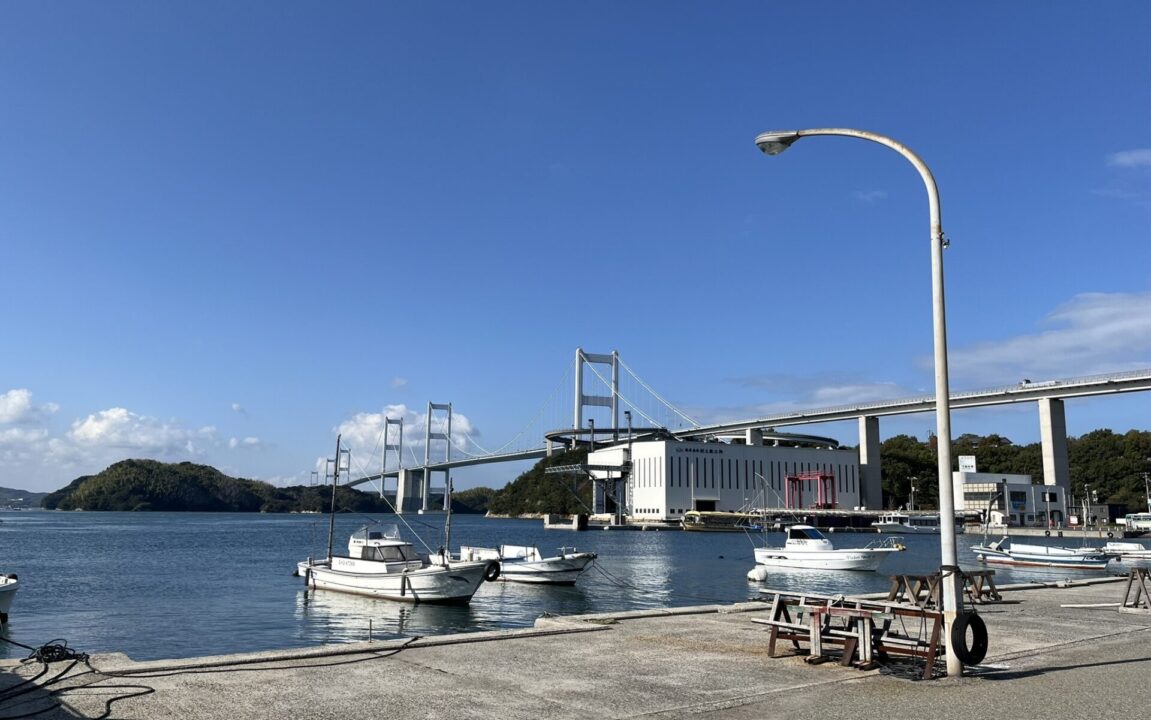道の駅「よしうみいきいき館」から見える来島海峡大橋