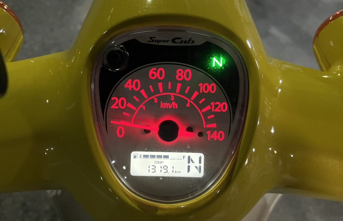 スーパーカブ110【JA59】 レビュー記事 メーターの写真
