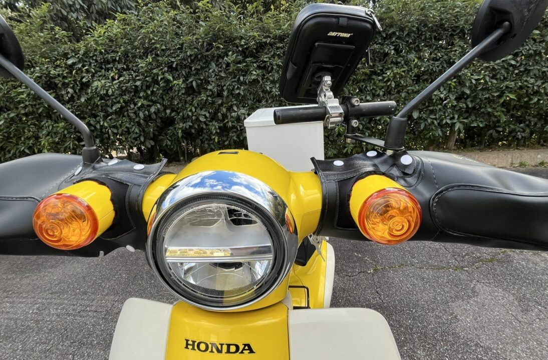 スーパーカブ110に取り付けている装備の紹介　ワールドウォークのスマホマウントバー