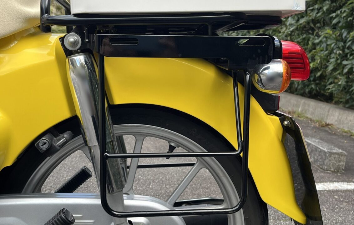 スーパーカブ110に取り付けている装備の紹介　Kijimaサイドバッグサポート