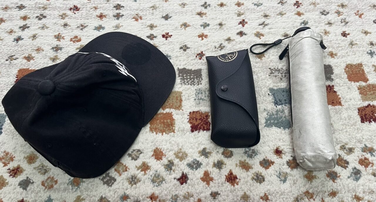 宿泊ツーリング 持ち物 帽子、サングラス、折り畳み傘、レインウェア