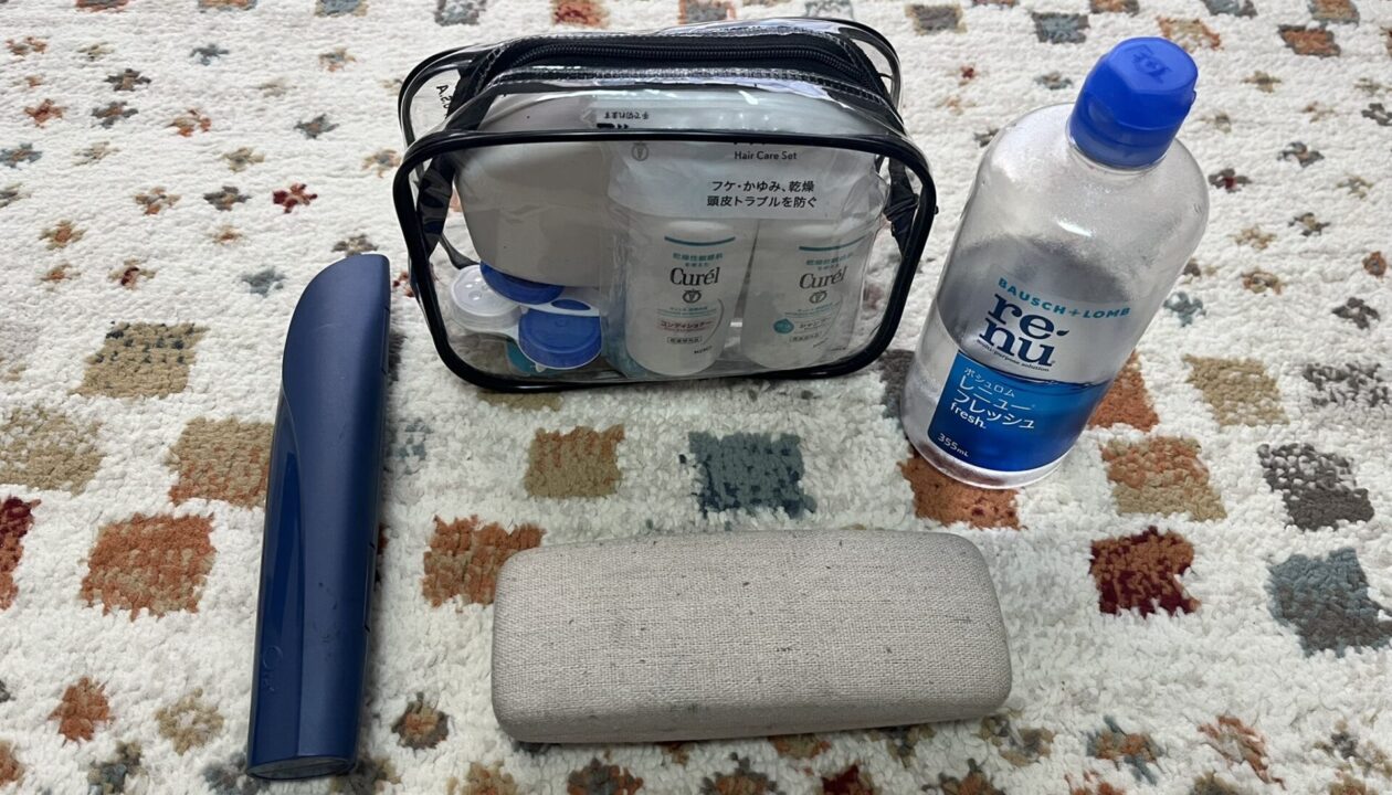 宿泊ツーリング 持ち物 歯磨きセット、マウスピース、ミニシャンプー、ヘアオイル