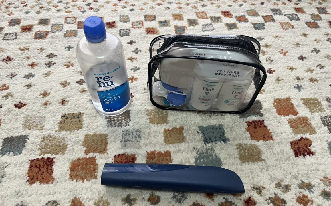宿泊ツーリング 持ち物 歯磨きセット、マウスピース、ミニシャンプー、ヘアオイル