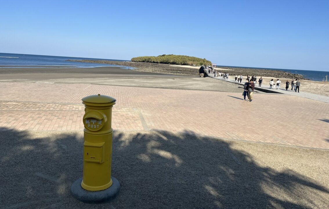 宮崎県　青島神社　黄色の郵便ポスト