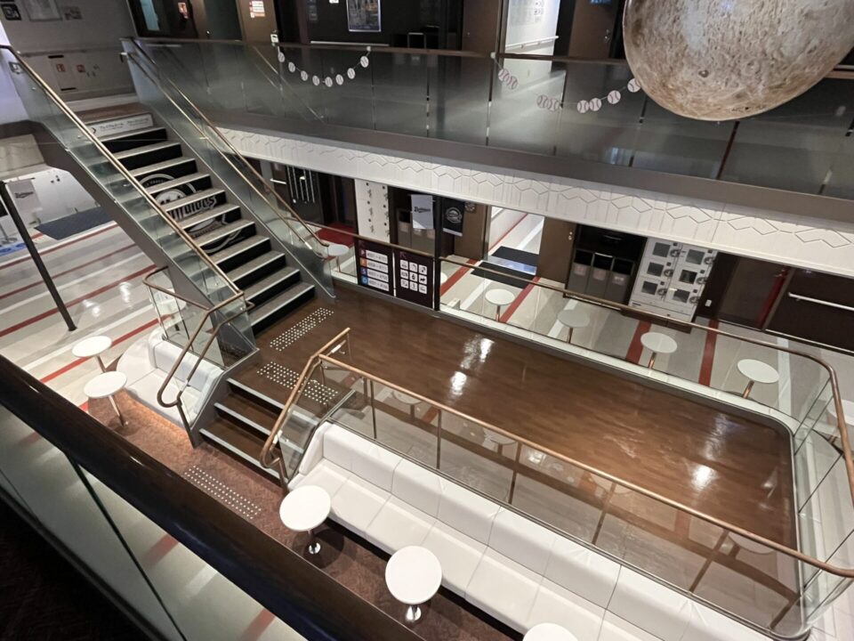 宮崎カーフェリー　ラウンジ　エントランス