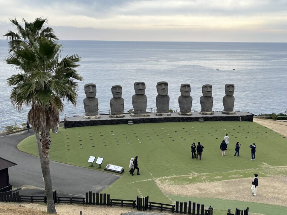 宮崎県　サンメッセ日南のモアイ像