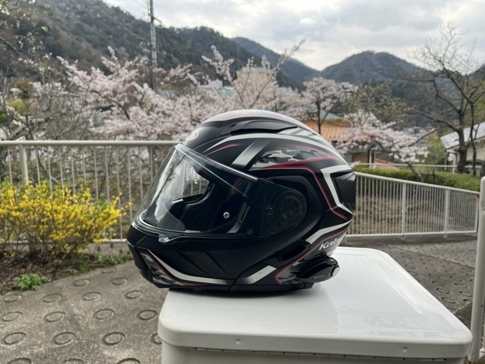 Kabuto　システムヘルメット　横から見た写真