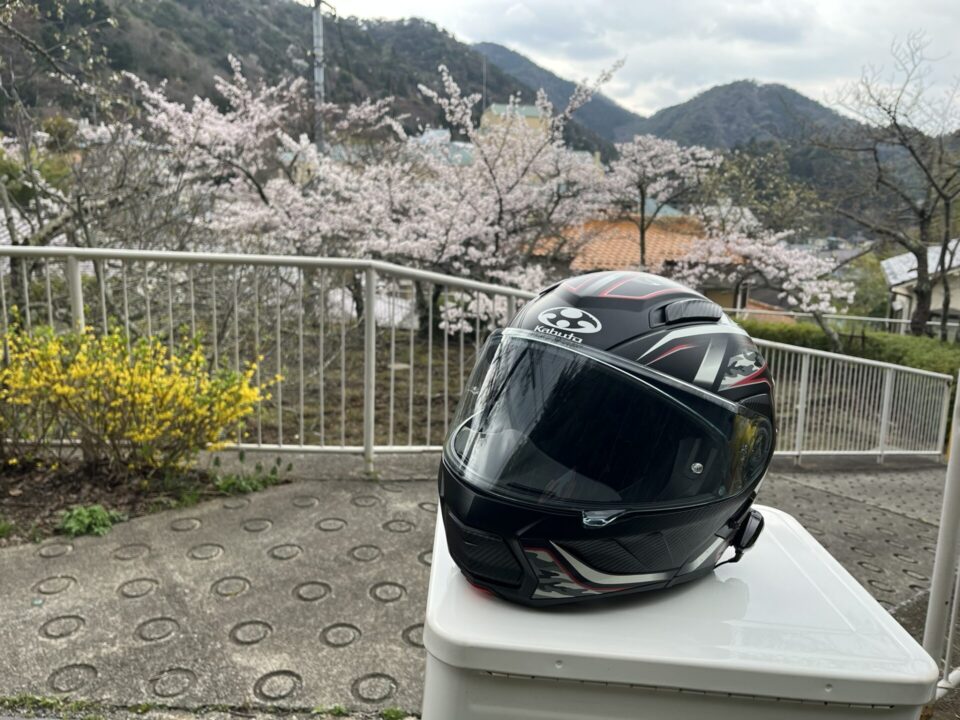 Kabuto　システムヘルメット　斜めから見た写真