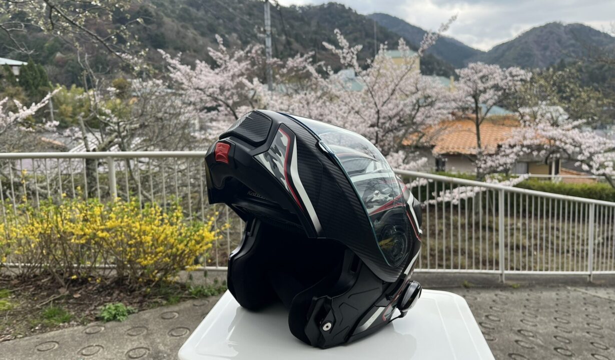 Kabuto　システムヘルメット　チンガードを開けたバージョン